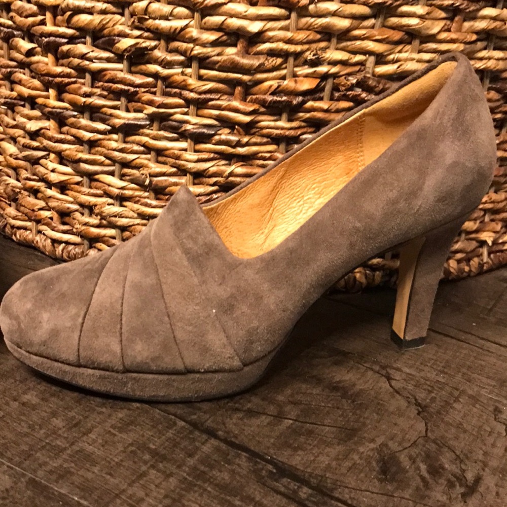Clarks never been worn heels